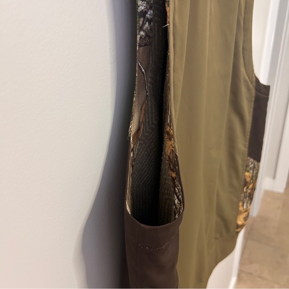 Under Armour Men’s Size L Camo Vest Real Tree with Neon Accents Scent Control - Picture 6 of 11